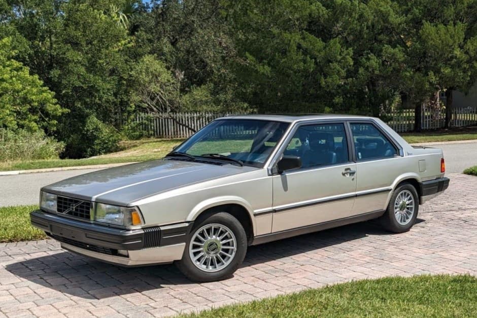 1987 Volvo 700-Series sold for $10,000