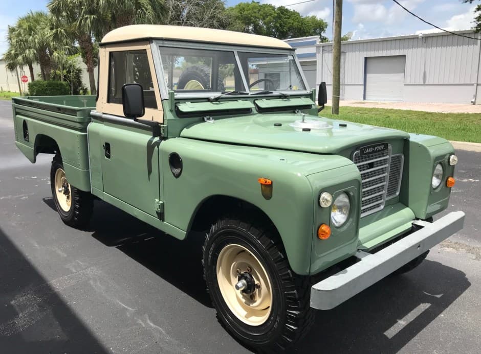 1981 Land Rover Series 109 sold for $16,333