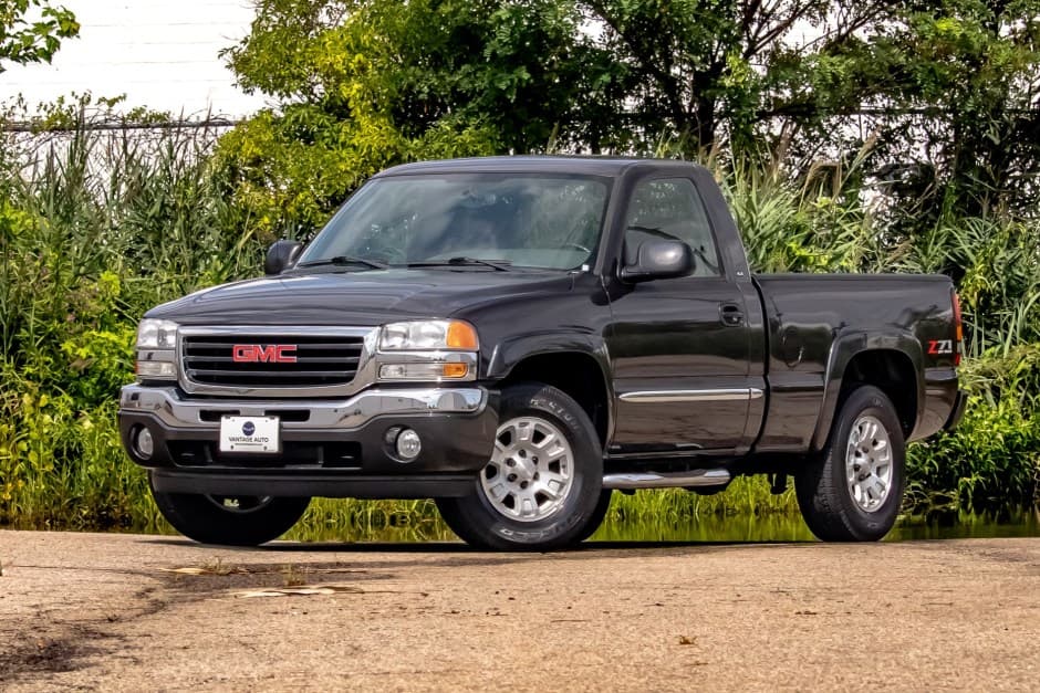 2005 GMC Sierra (GMT800 1999-2007) sold for $30,250