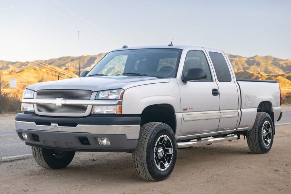 2005 Chevrolet Silverado GMT800 (1999-2007) sold for $17,000