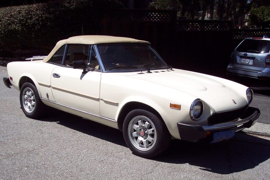 1982 Fiat 124 Spider (1966-1985) sold for $7,000