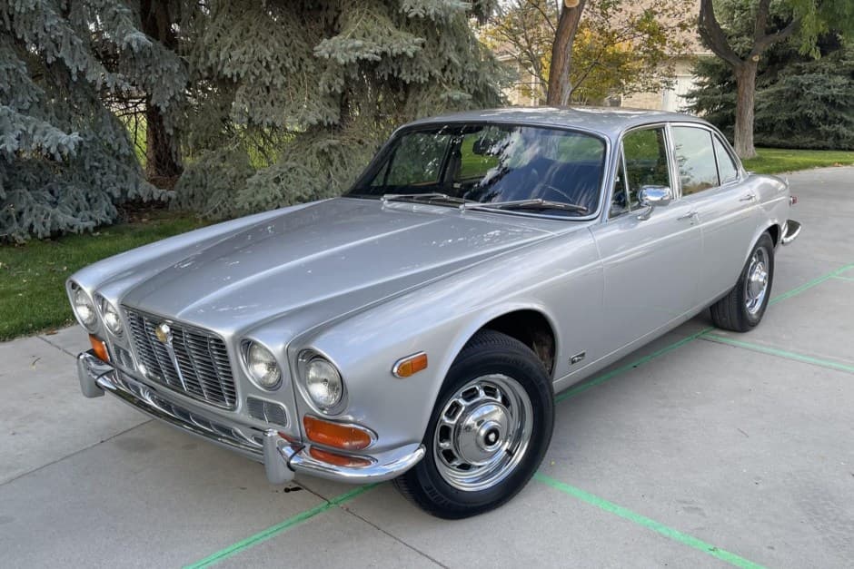 1972 Jaguar XJ Series 1 (1968-1973) sold for $17,750