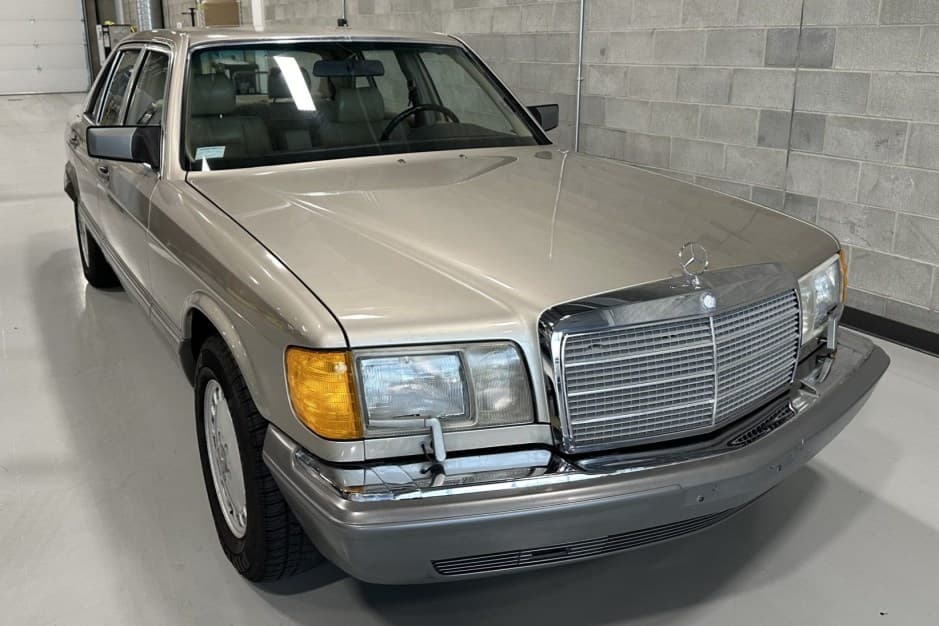1989 Mercedes-Benz W126 S-Class sold for $7,299