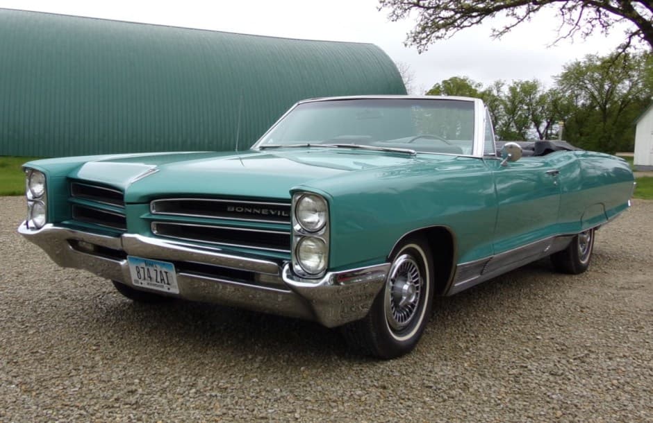1966 Pontiac Bonneville sold for $13,101