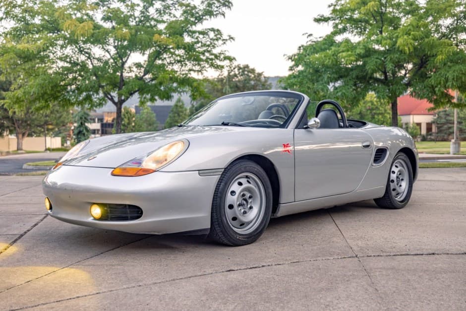 1998 Porsche 986 Boxster sold for $8,400
