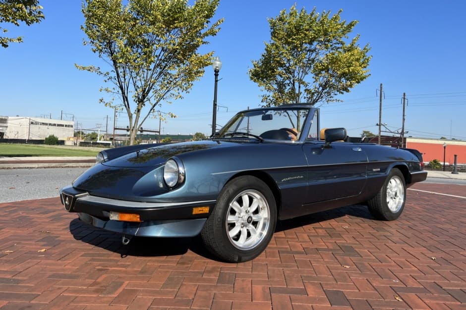 1990 Alfa Romeo 105/115 Spider Series 3 sold for $16,250