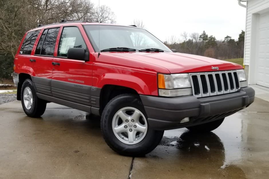 1996 Jeep ZJ Grand Cherokee sold for $7,300
