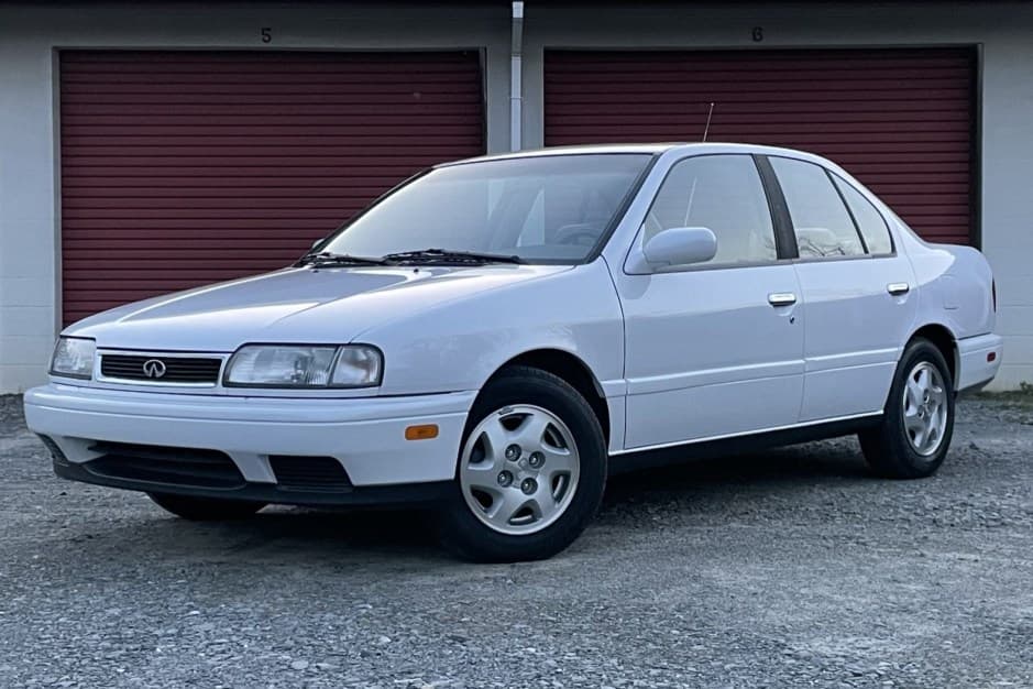 1995 Infiniti  sold for $5,600