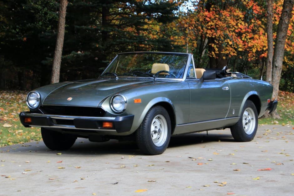 1979 Fiat 124 Spider (1966-1985) sold for $11,500