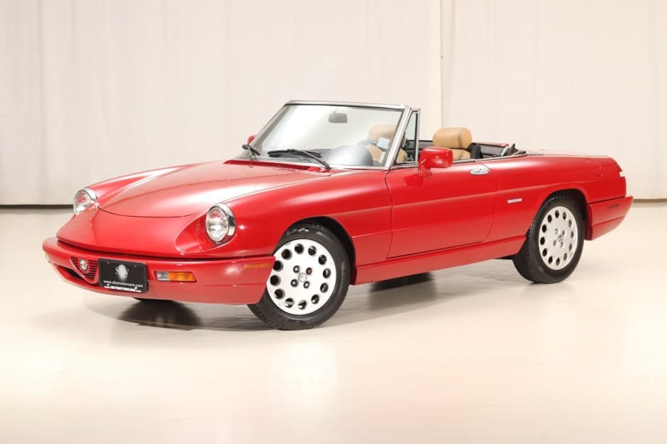 1991 Alfa Romeo 105/115 Spider Series 4 sold for $9,500
