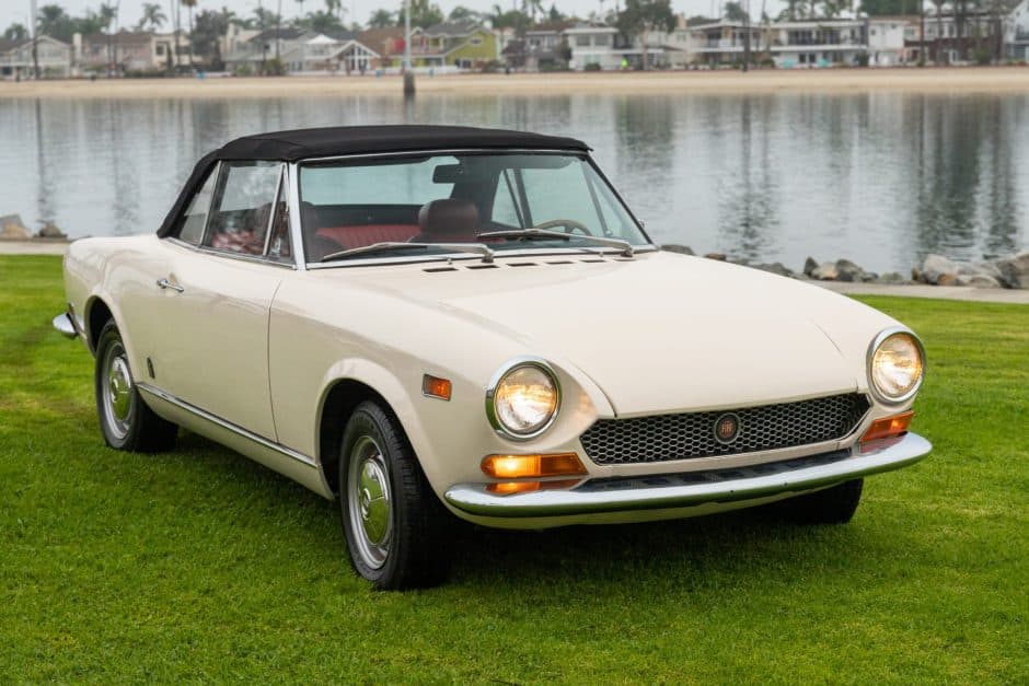 1971 Fiat 124 Spider (1966-1985) sold for $16,500