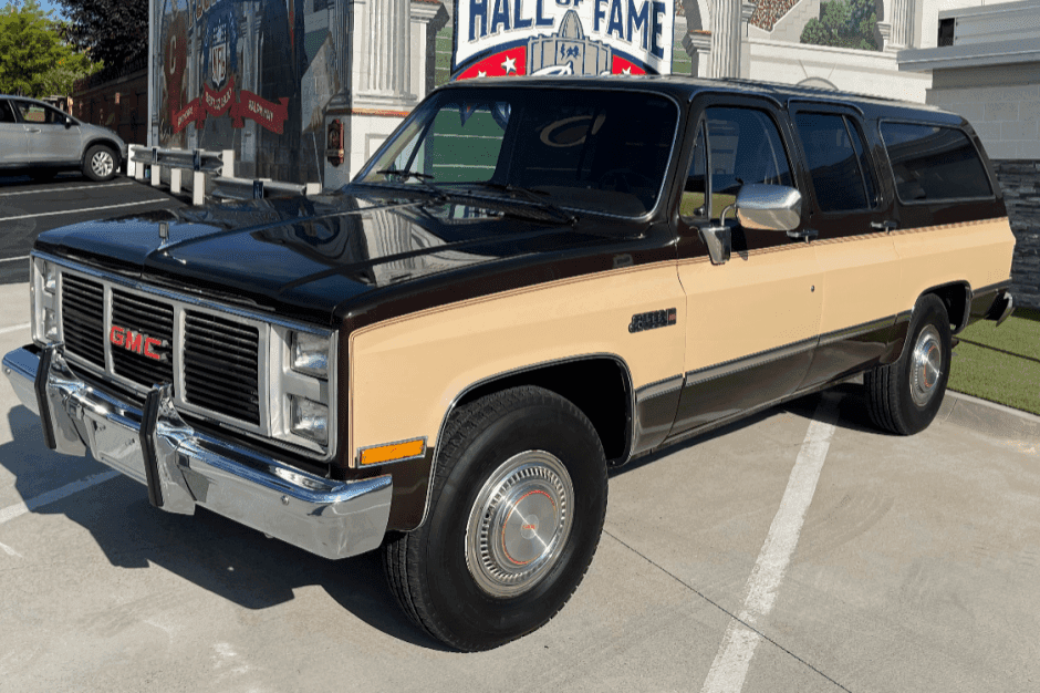 1985 GMC Suburban (1973-1991) sold for $18,250