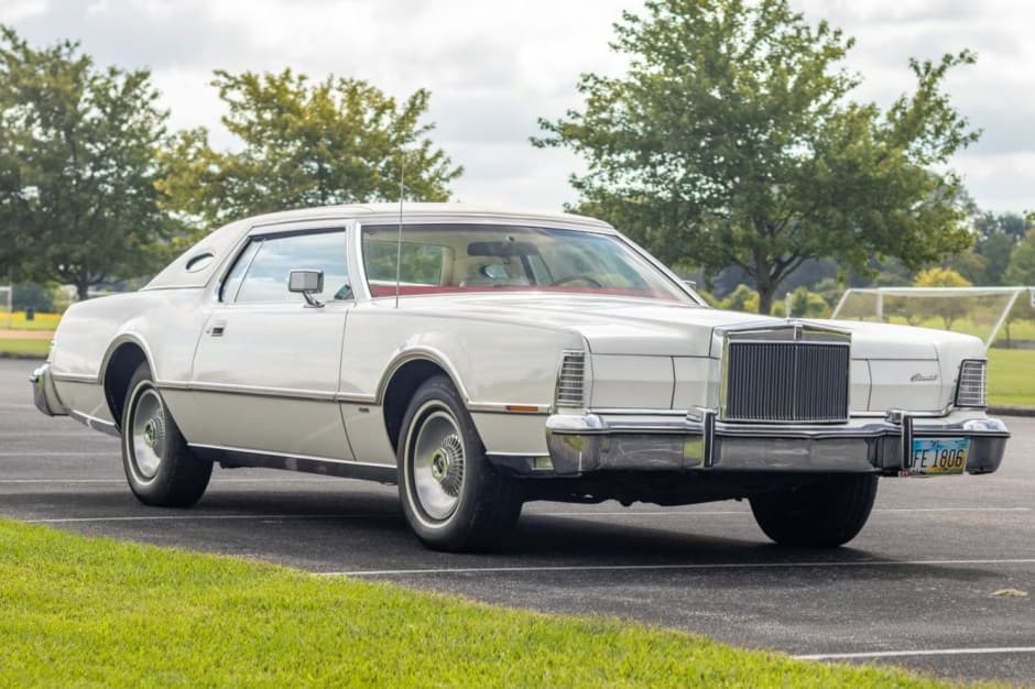1975 Lincoln Continental Mark IV (1972-1976) sold for $8,600
