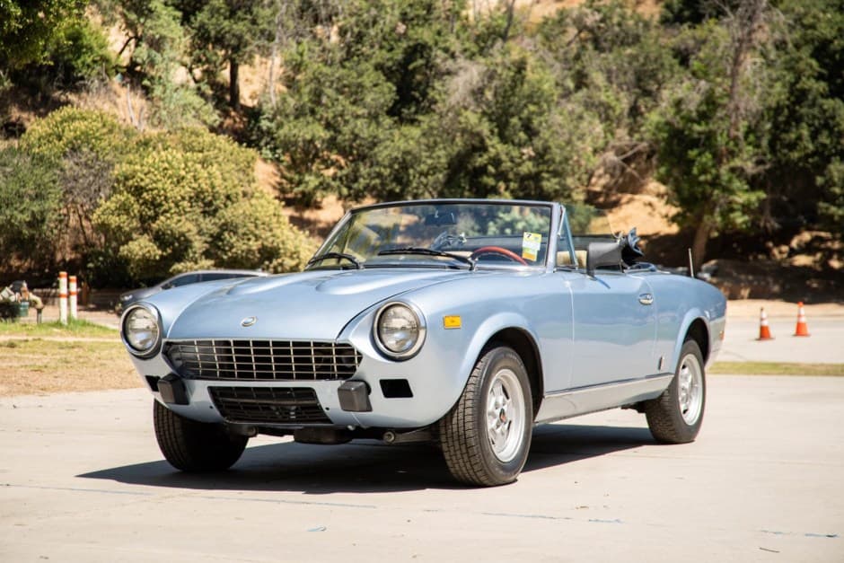 1981 Fiat 124 Spider (1966-1985) sold for $9,500