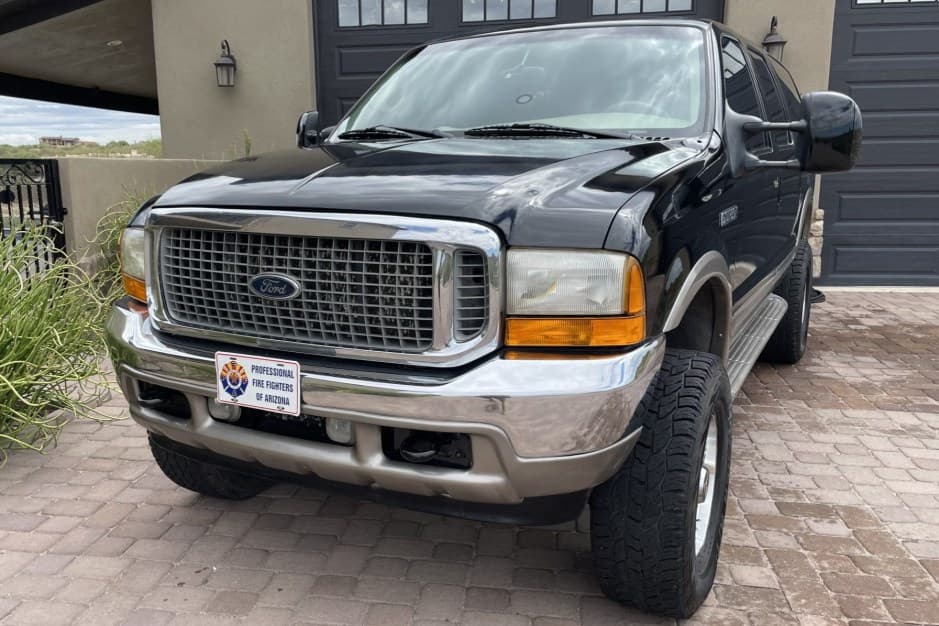 2001 Ford Excursion sold for $38,000