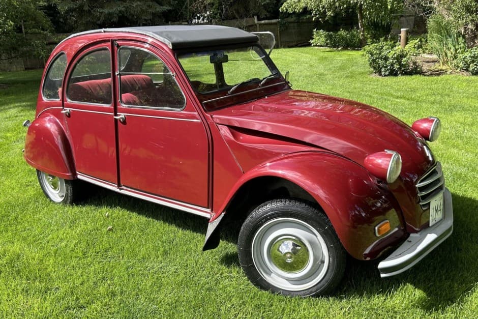 1970 Citroen 2CV sold for $9,400