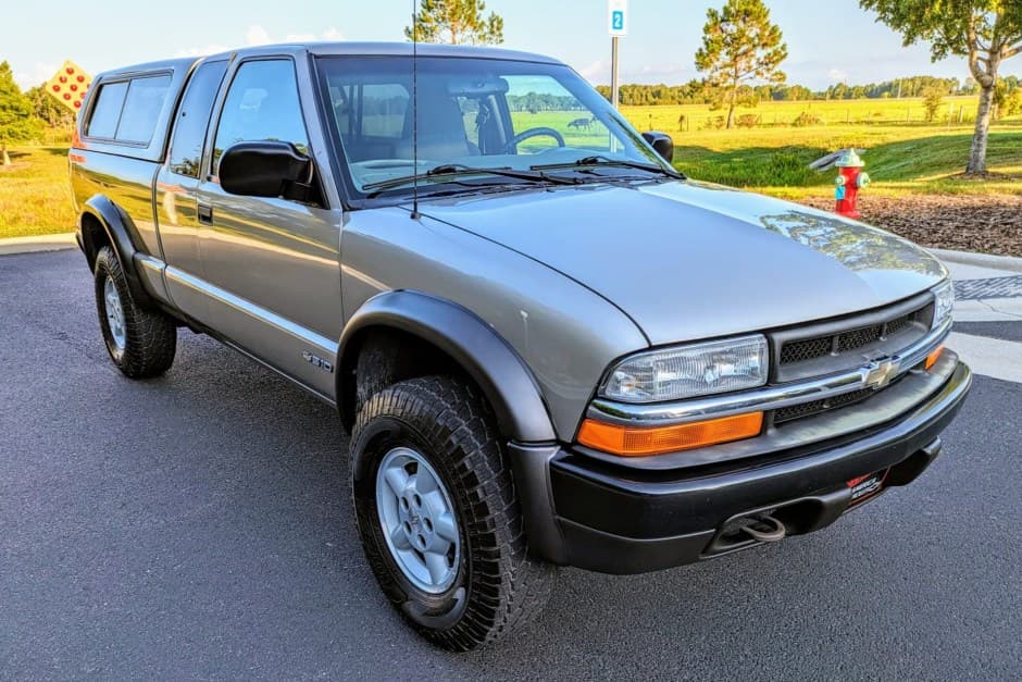 1999 Chevrolet S-10 (1994-2004) sold for $16,355