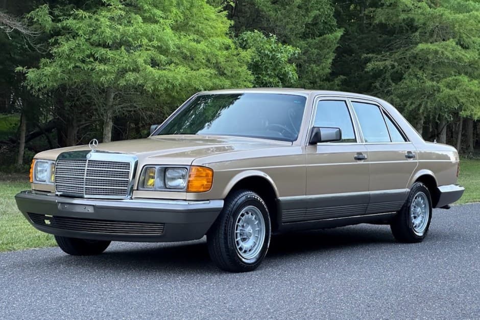 1982 Mercedes-Benz W126 S-Class sold for $27,000