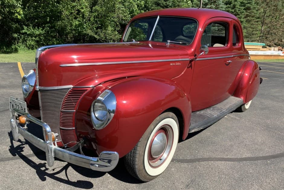 1940 Ford Standard, Deluxe, & Super Deluxe sold for $25,000