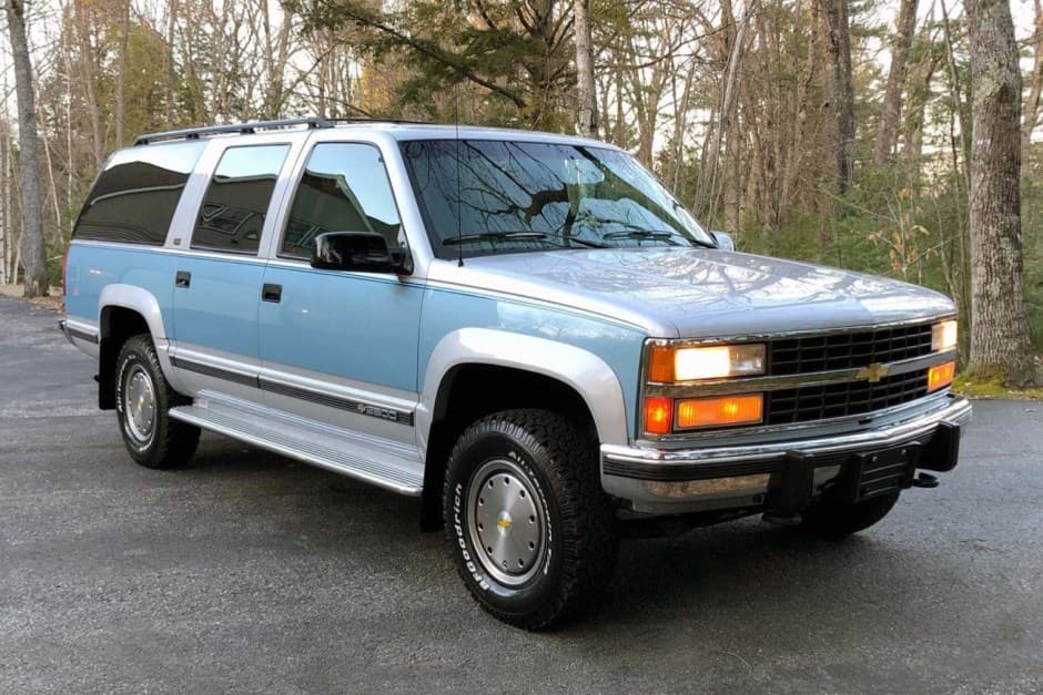 1993 Chevrolet Suburban (GMT400 1992-1999) sold for $18,500