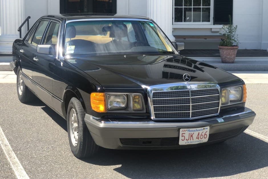 1985 Mercedes-Benz W126 S-Class sold for $7,250