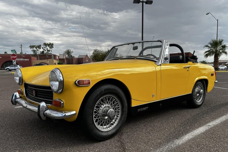 1971 MG Midget sold for $5,550
