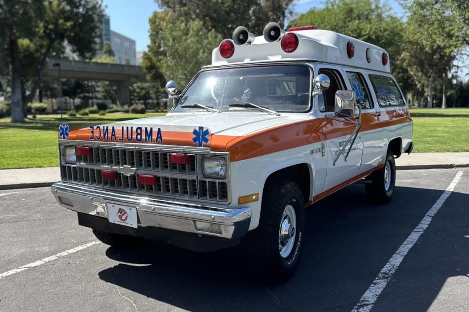 1981 Chevrolet Suburban (1973-1991) sold for $7,300