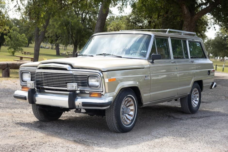1985 Jeep SJ Grand Wagoneer sold for $15,000