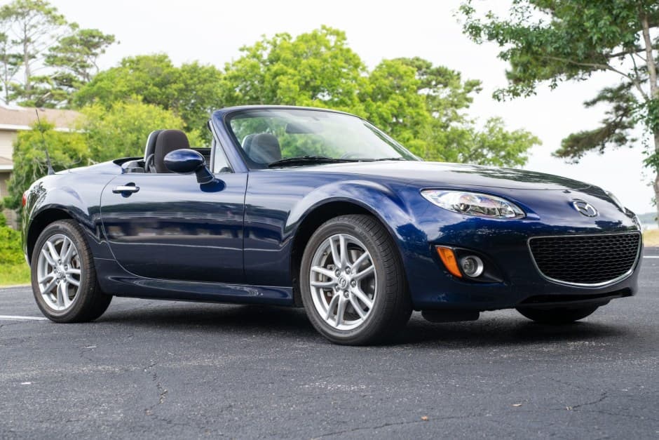 2009 Mazda NC MX-5 Miata sold for $17,500