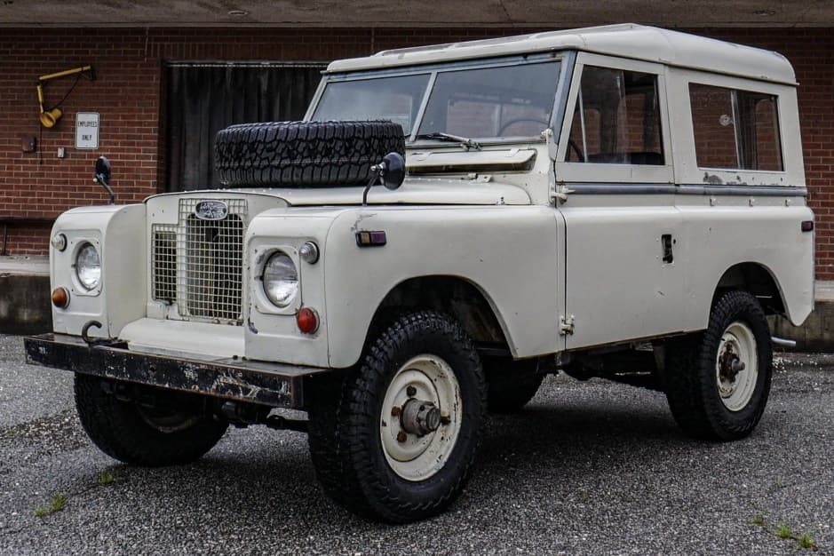1971 Land Rover Series 88 sold for $12,500