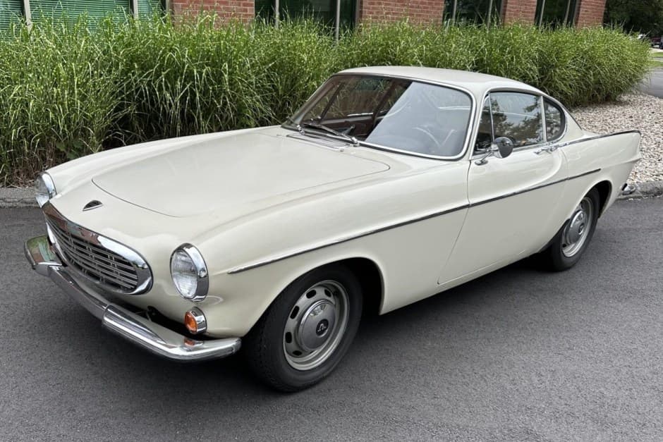 1967 Volvo P1800/1800 sold for $25,750
