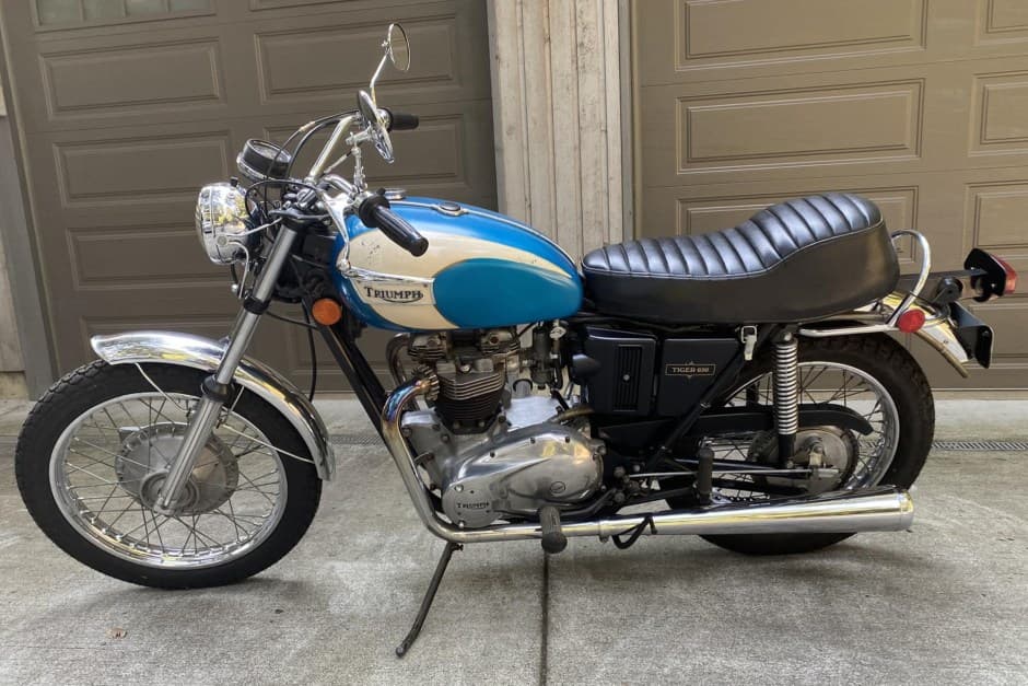 1971 Triumph Trophy sold for $2,400