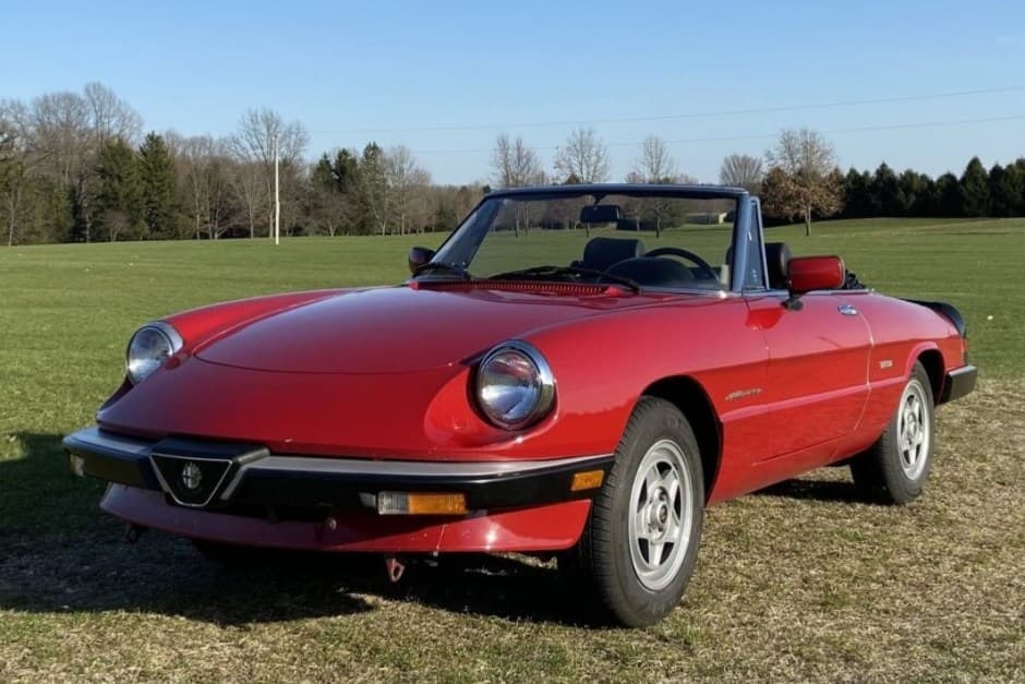 1989 Alfa Romeo 105/115 Spider Series 3 sold for $8,300