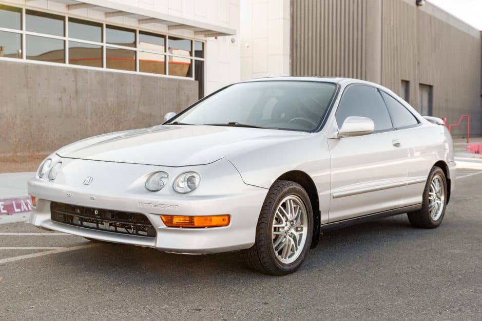 2000 Acura Integra sold for $13,512