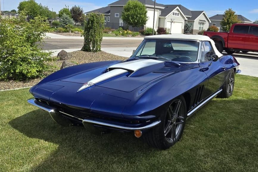 1964 Chevrolet Corvette C2 sold for $116,000