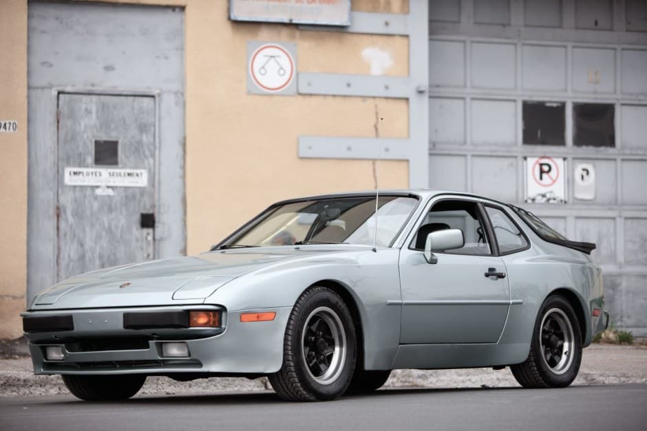 1985 Porsche 944 sold for $5,449