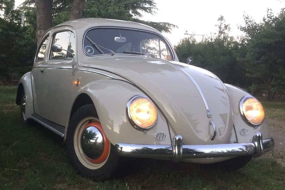 1954 Volkswagen Beetle (Oval Window) sold for $17,000