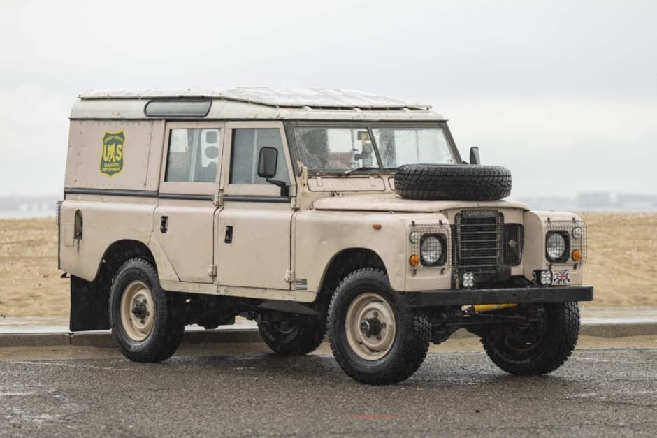 1976 Land Rover Series 109 sold for $13,000