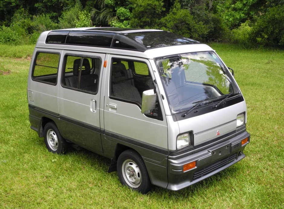 1990 Mitsubishi Minicab sold for $10,100