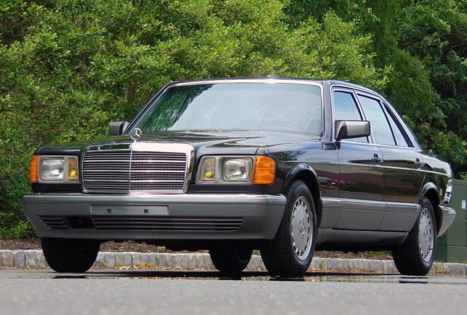 1986 Mercedes-Benz W126 S-Class sold for $23,250