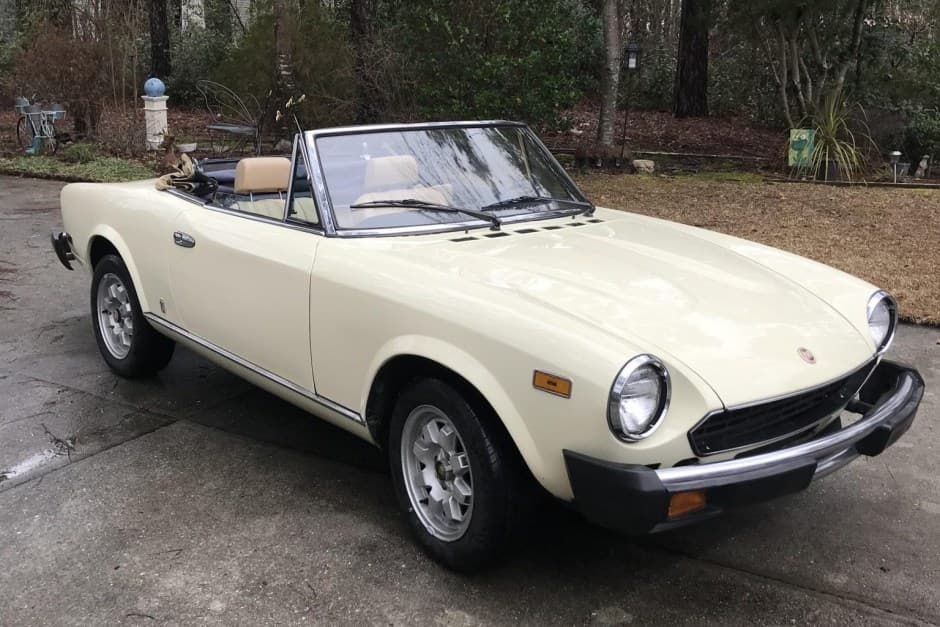 1982 Fiat 124 Spider (1966-1985) sold for $11,000