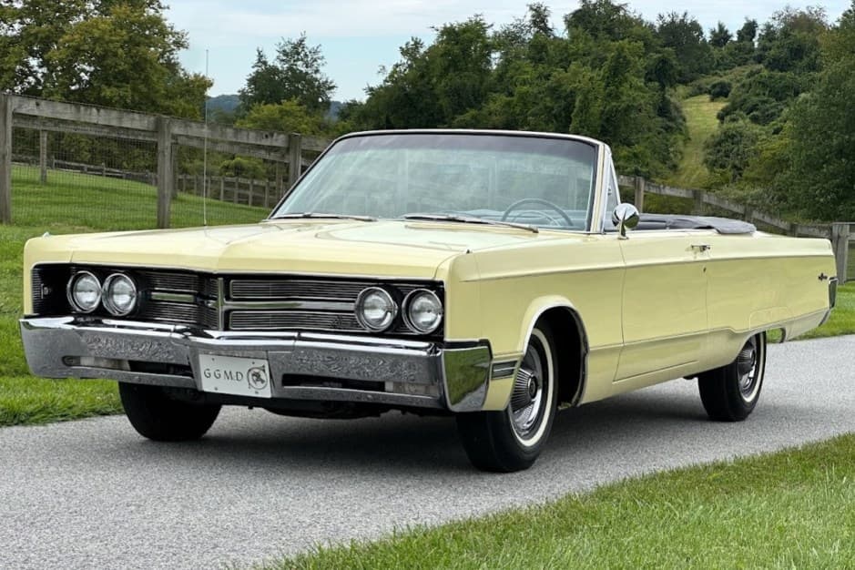 1967 Chrysler 300 Non-Letter Series (1962-1972) sold for $37,000