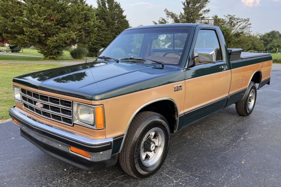 1988 Chevrolet S-10 (1982-1993) sold for $7,400