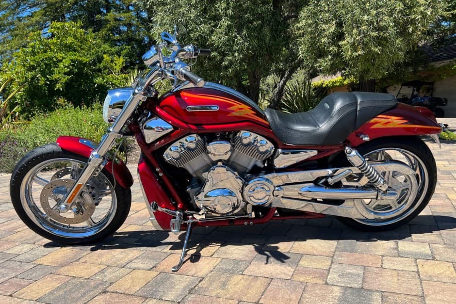2005 Harley-Davidson CVO sold for $9,700