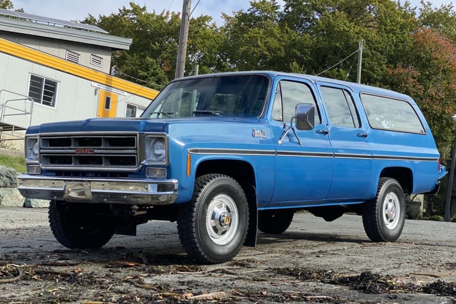 1976 GMC Suburban (1973-1991) sold for $27,000