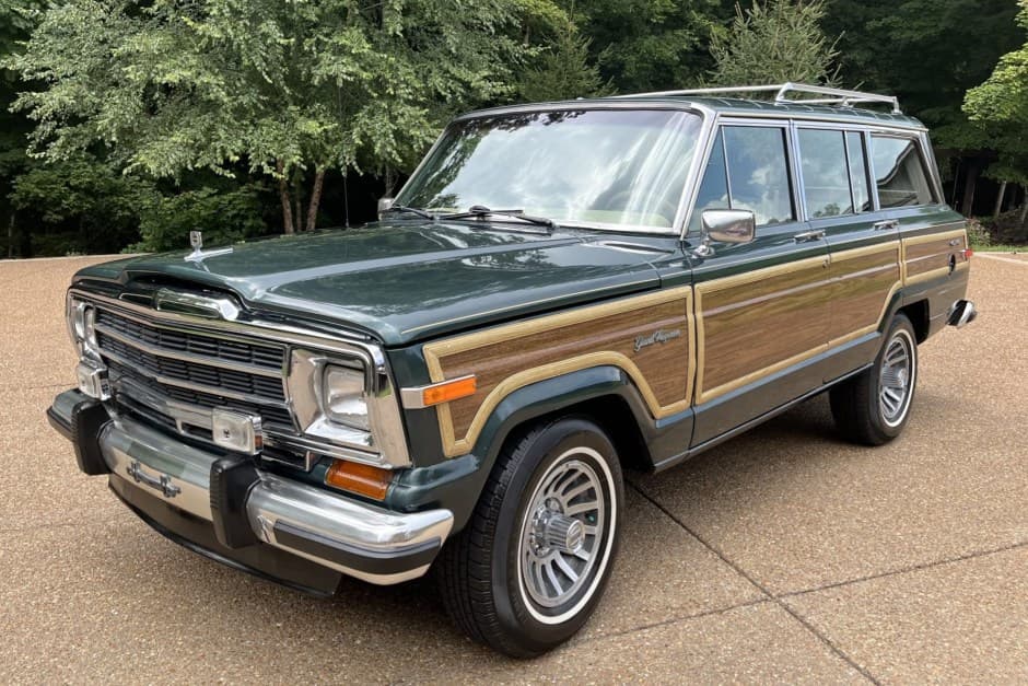 1991 Jeep SJ Grand Wagoneer sold for $30,250