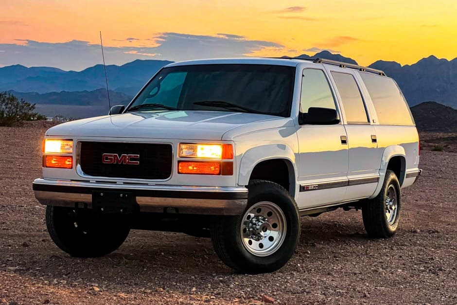 1996 GMC Suburban (GMT400 1992-1999) sold for $31,750
