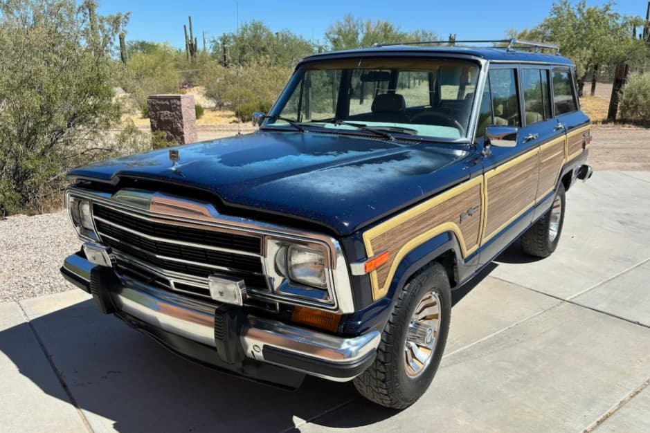 1987 Jeep SJ Grand Wagoneer sold for $10,000