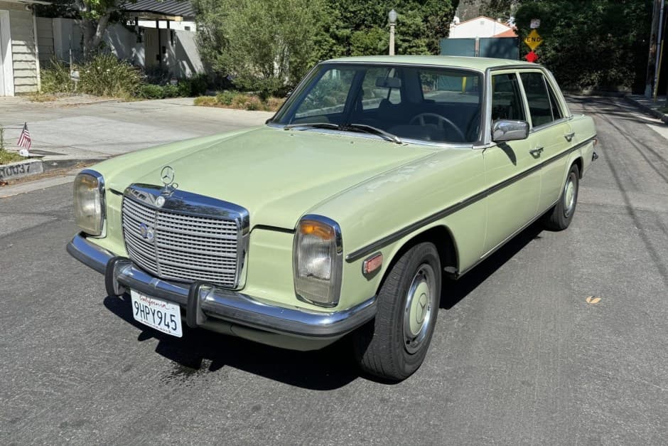 1976 Mercedes-Benz W114 & W115 sold for $6,450