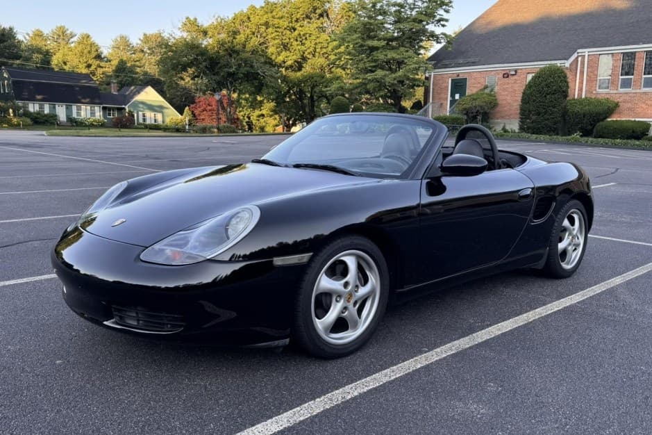 1999 Porsche 986 Boxster sold for $9,100